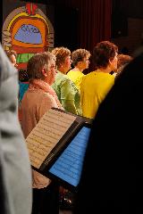 Voices en Tint maken een reis door de tijd